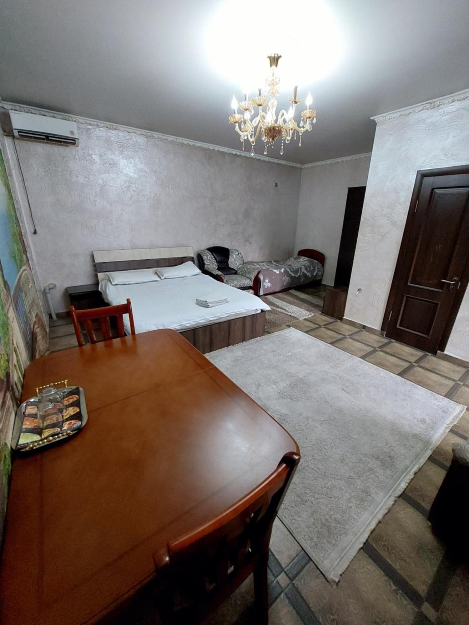 Camelot Hotel Biszkek Zewnętrze zdjęcie