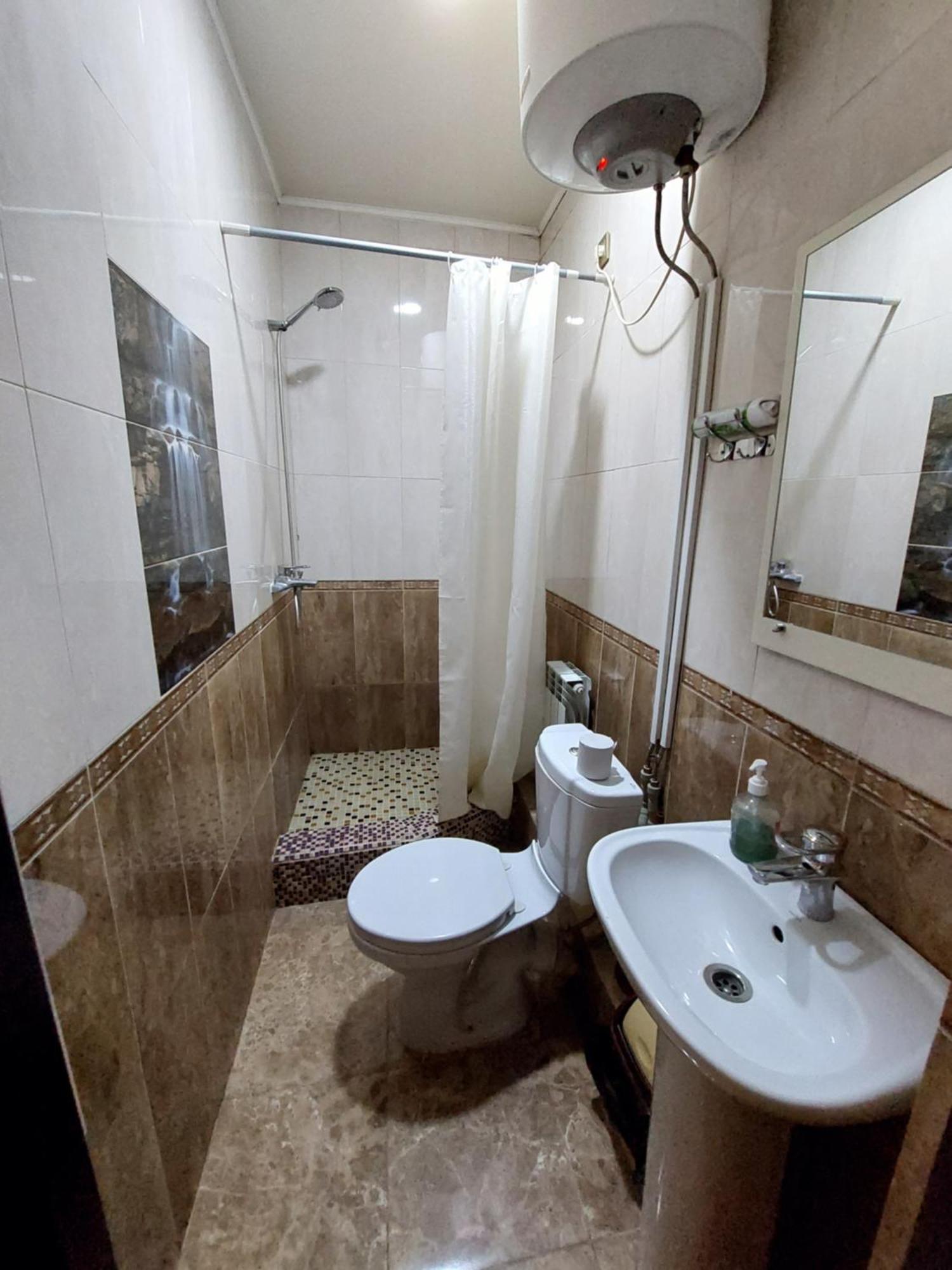 Camelot Hotel Biszkek Zewnętrze zdjęcie