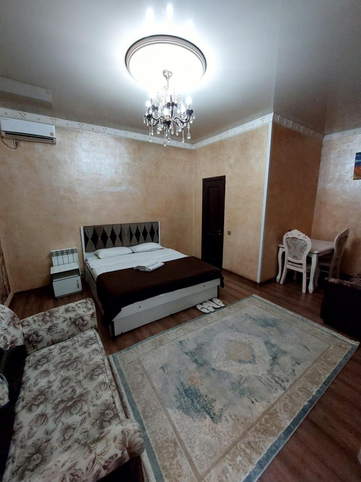 Camelot Hotel Biszkek Zewnętrze zdjęcie