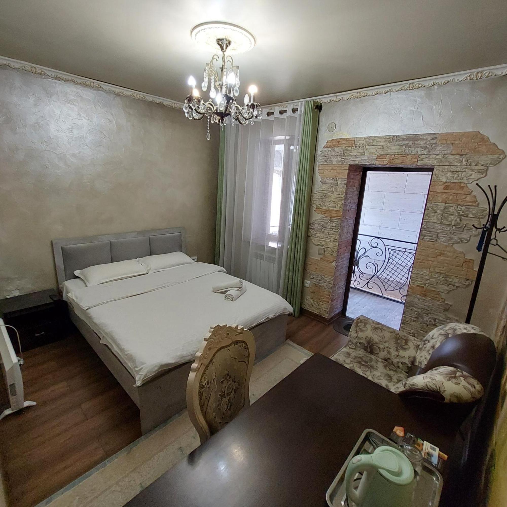 Camelot Hotel Biszkek Zewnętrze zdjęcie